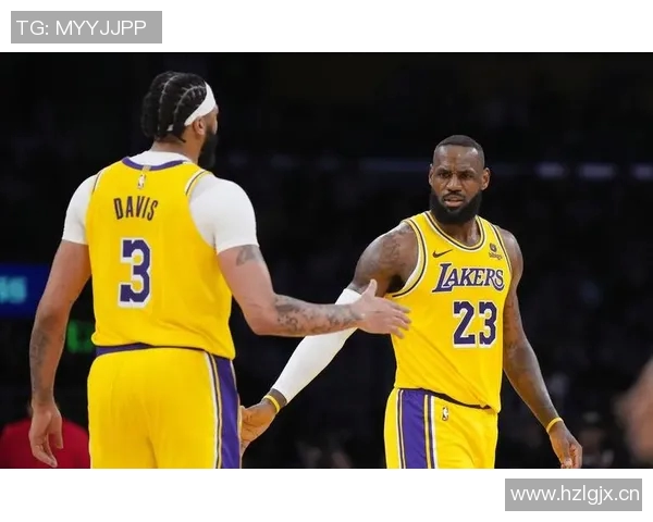 湖人队新赛季目标明确：重建冠军梦想与新老球员融合提升整体实力